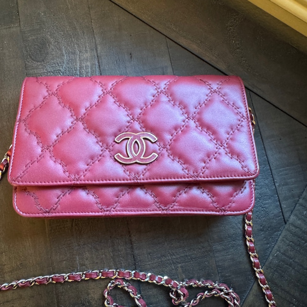 CHANEL Red WOC - Picture 2 of 15
